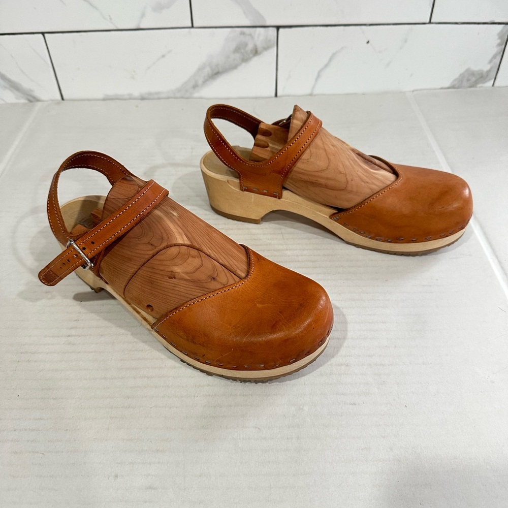 Sandgrens brown leather Mary Jane clogs